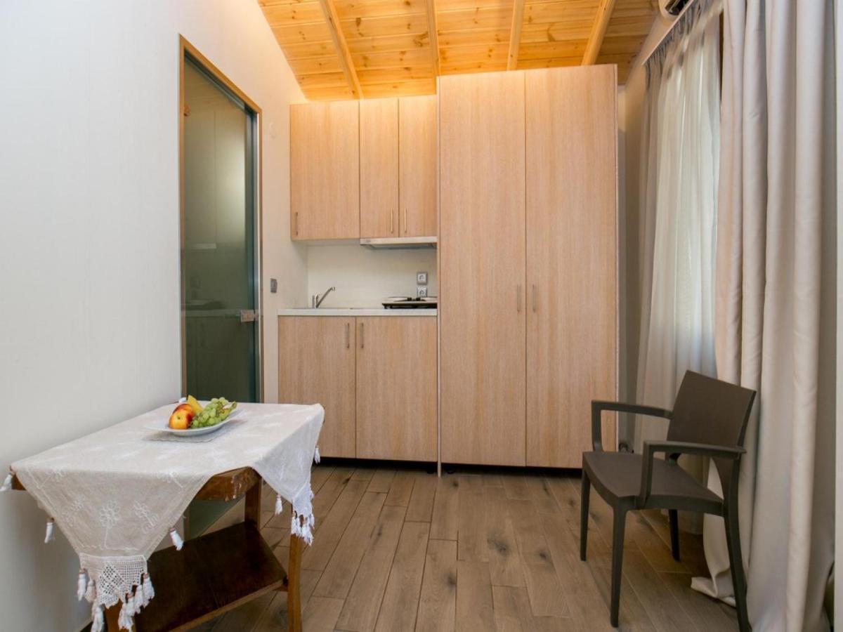 Oasis Deluxe Studios Pefkari Bagian luar foto