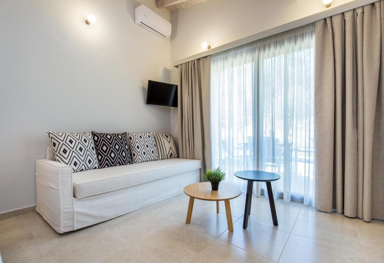 Oasis Deluxe Studios Pefkari Bagian luar foto