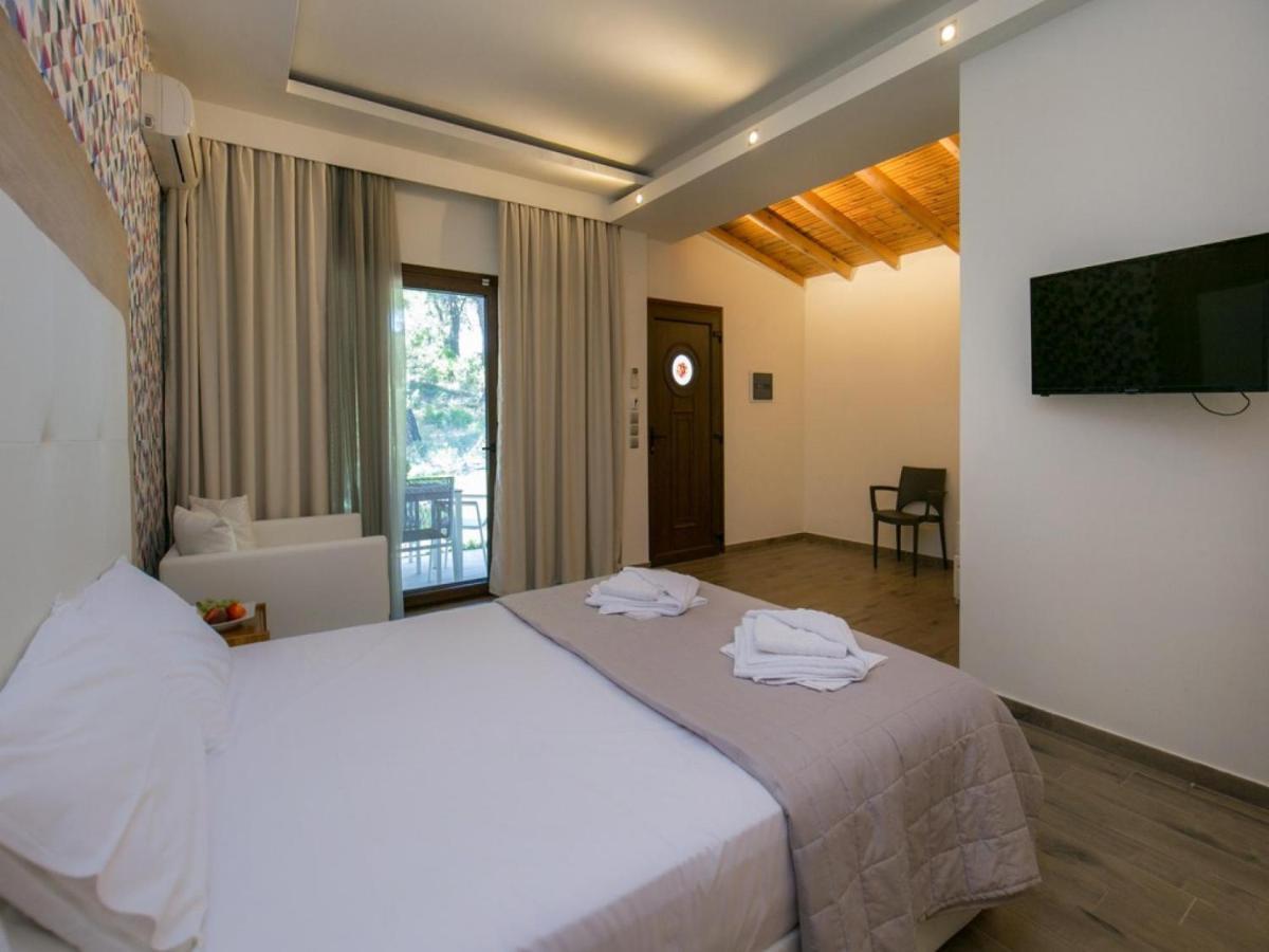 Oasis Deluxe Studios Pefkari Bagian luar foto